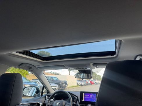 Used 2025 Toyota RAV4 XLE w/ Convenience Package image 30