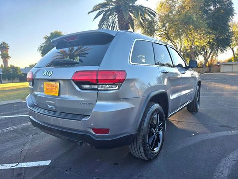 Used 2018 Jeep Grand Cherokee Laredo image 12