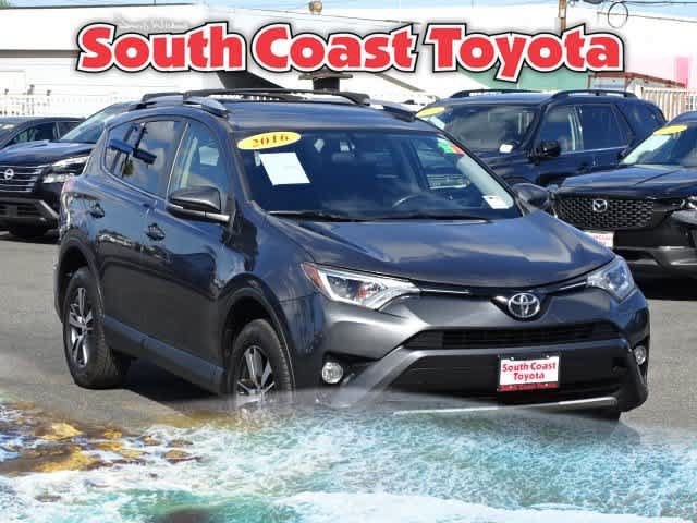 Used 2016 Toyota RAV4 XLE w/ Preferred Accessory Package FWD image 2