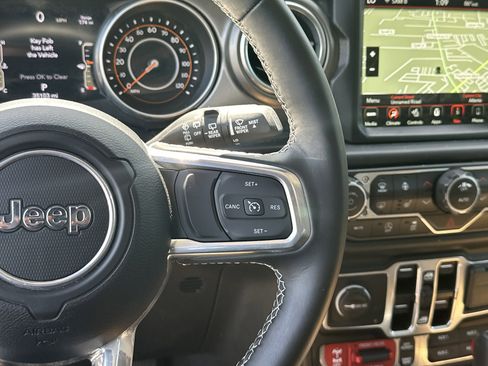 Used 2023 Jeep Wrangler Unlimited Rubicon w/ Cold Weather Group AWD/4WD image 29