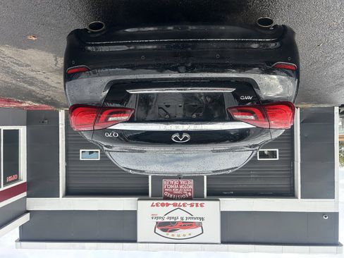 Used 2017 INFINITI Q70 3.7 image 7