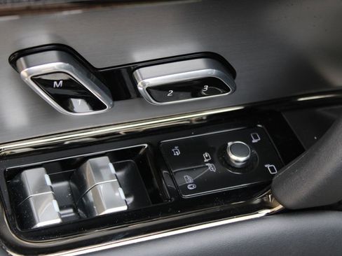 Used 2023 Land Rover Range Rover Sport SE Dynamic image 22