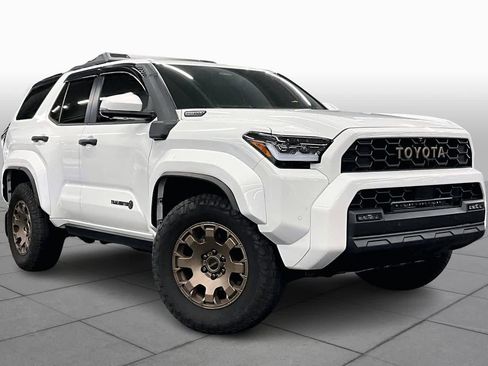Used 2025 Toyota 4Runner Trailhunter image 2