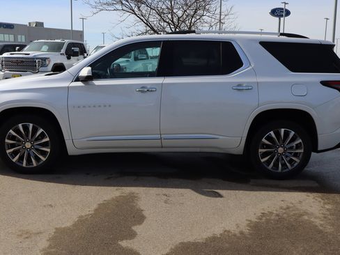 Certified 2023 Chevrolet Traverse Premier w/ LPO, Floor Liner Package image 3