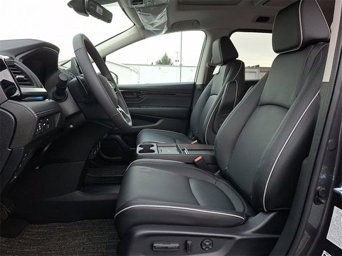 New 2026 Honda Odyssey Touring image 7