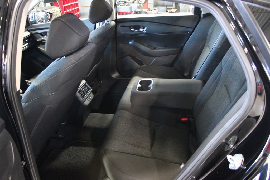 Used 2025 Honda Accord SE image 11