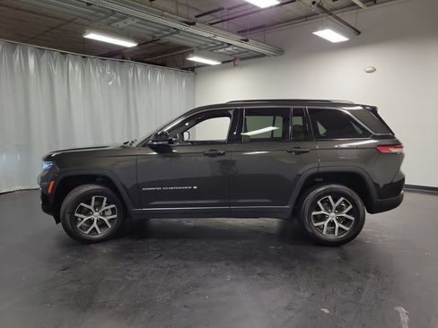 Used 2024 Jeep Grand Cherokee Limited AWD/4WD image 5