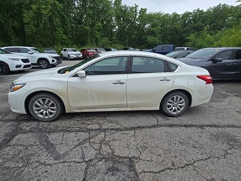 Used 2016 Nissan Altima 2.5 S w/ Power Driver Seat Package FWD image 4
