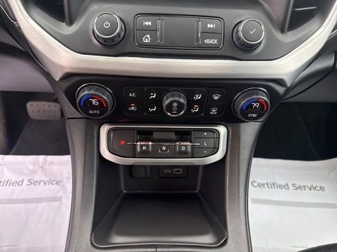 Used 2023 GMC Acadia SLT w/ Preferred Package image 16