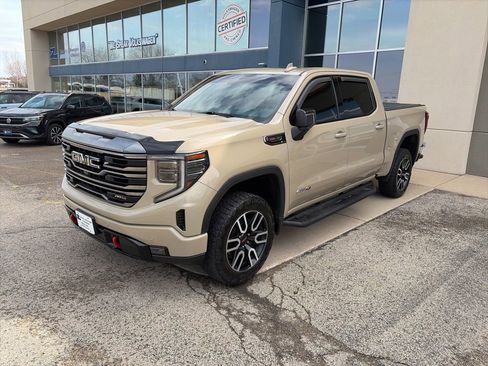 Used 2022 GMC Sierra 1500 AT4 w/ AT4 Premium Package image 4