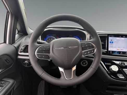 New 2026 Chrysler Pacifica Select image 12