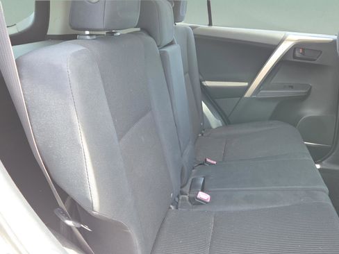 Used 2015 Toyota RAV4 LE image 18