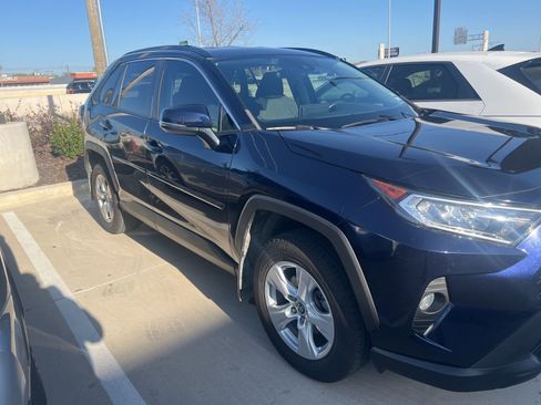 Used 2021 Toyota RAV4 XLE image 2