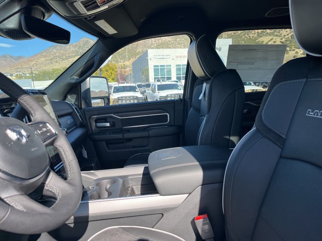 New 2026 RAM 2500 Laramie AWD/4WD image 17