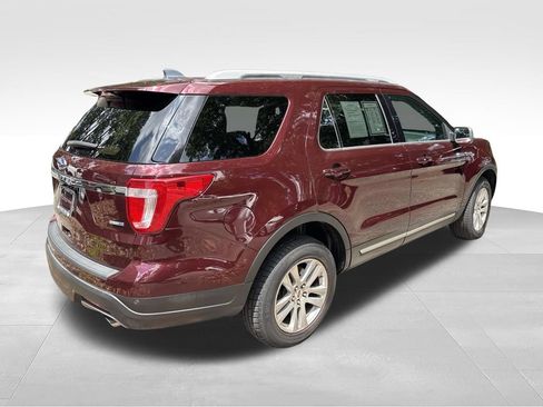 Used 2018 Ford Explorer XLT AWD/4WD image 4