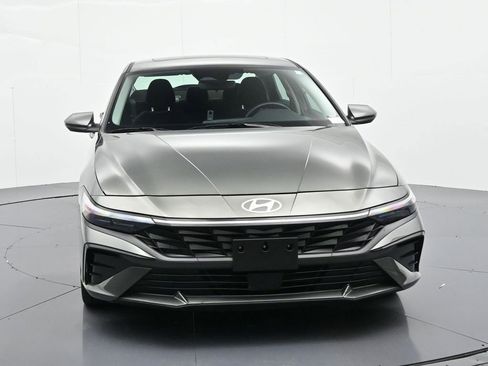 Used 2025 Hyundai Elantra SEL image 3