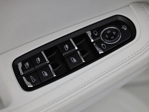 Certified 2026 Porsche Macan AWD/4WD image 21