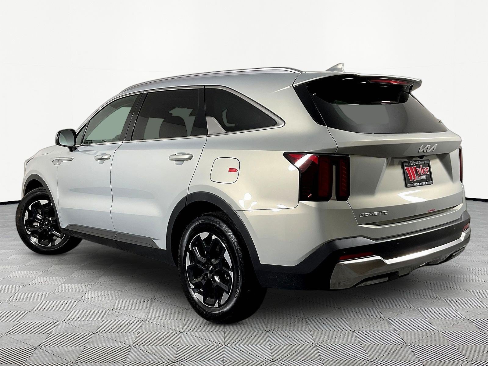 Certified 2026 Kia Sorento S w/ S Panoramic Sunroof Package FWD image 4