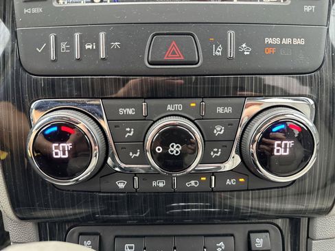 Used 2016 Chevrolet Traverse LTZ FWD image 17