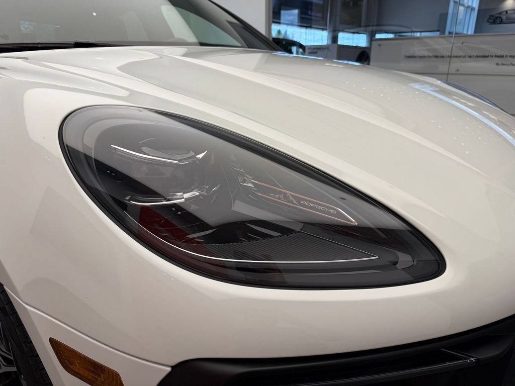 Certified 2024 Porsche Macan S AWD/4WD image 27