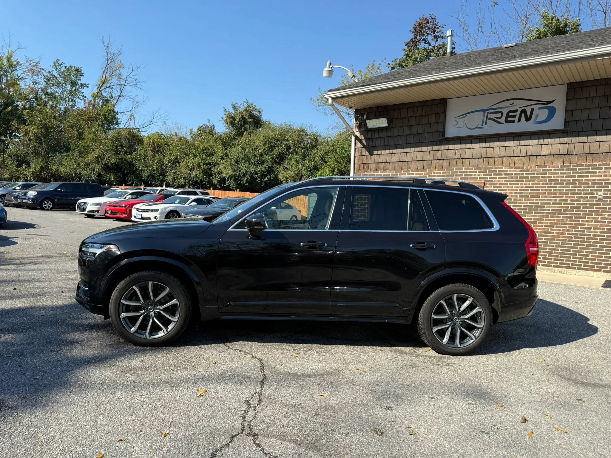 Used 2016 Volvo XC90 T6 Momentum w/ Momentum Plus Package AWD/4WD image 4