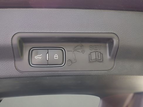 Used 2023 Ford Explorer XLT w/ Equipment Group 202A AWD/4WD image 10