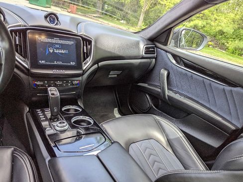 Used 2019 Maserati Ghibli S GranLusso image 9