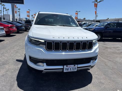 Used 2024 Jeep Wagoneer L Series II w/ Flexible Seating Group RWD image 7