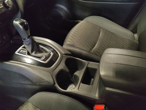 Used 2018 Nissan Rogue S AWD/4WD image 26