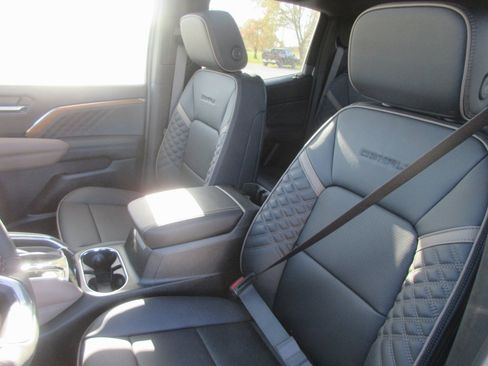 New 2026 GMC Canyon Denali image 13