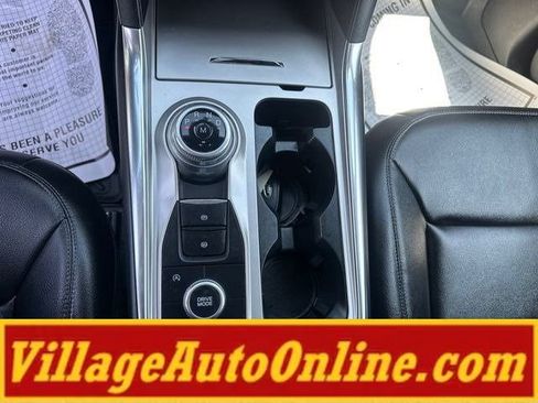 Used 2020 Ford Explorer XLT w/ Equipment Group 202A AWD/4WD image 26
