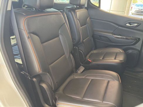 Used 2022 GMC Acadia AT4 w/ Preferred Package image 17