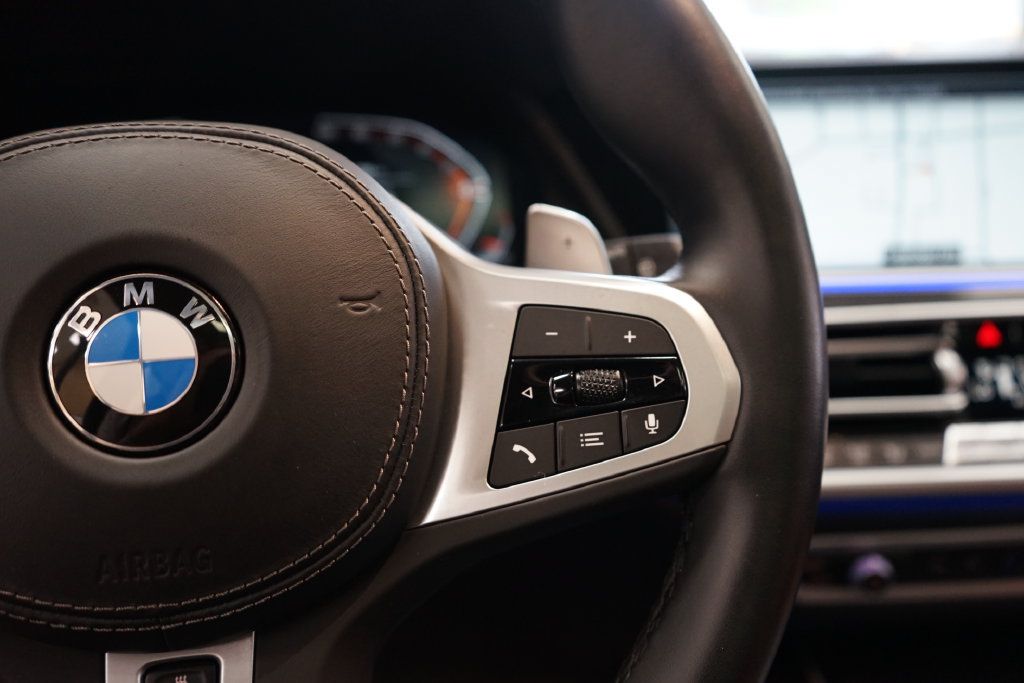 Used 2022 BMW X7 xDrive40i w/ M Sport Package AWD/4WD image 38