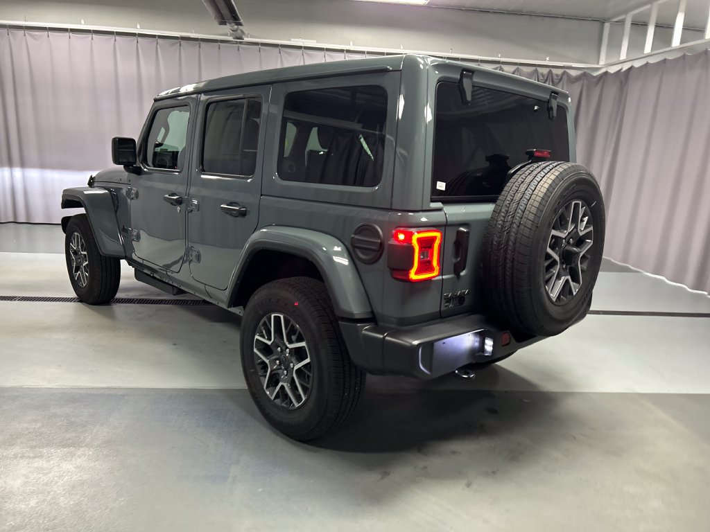 Used 2026 Jeep Wrangler Unlimited Sahara AWD/4WD image 5