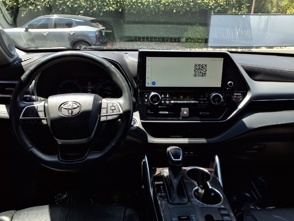 Used 2023 Toyota Highlander Platinum FWD image 21