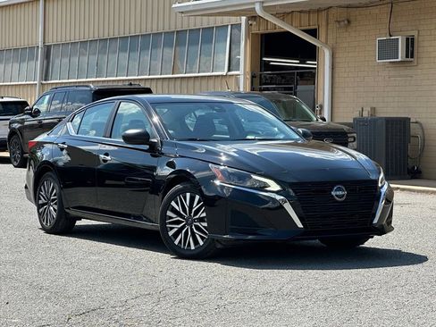 Used 2025 Nissan Altima 2.5 SV FWD image 44