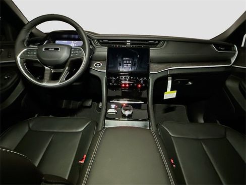 New 2025 Jeep Grand Cherokee Limited w/ Luxury Tech Group II image 6