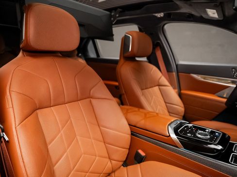 Used 2023 BMW i7 xDrive60 image 60