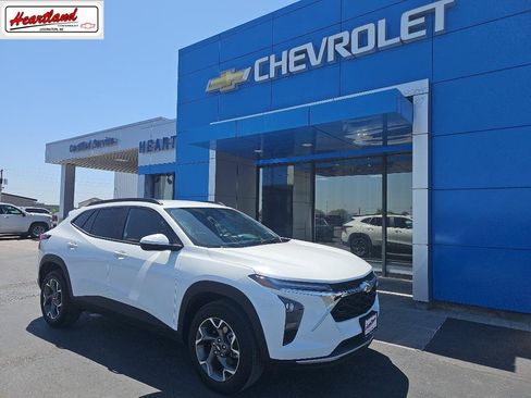 Used 2025 Chevrolet Trax LT w/ LT Convenience Package FWD image 1