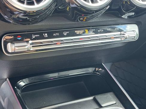 Used 2022 Mercedes-Benz GLB 250 image 34