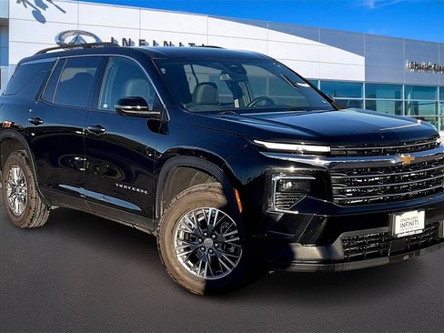 Used 2025 Chevrolet Traverse LT image 11