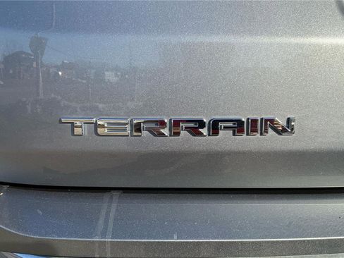 Used 2021 GMC Terrain SLT image 24