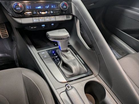 Certified 2025 Hyundai Elantra Sport image 13