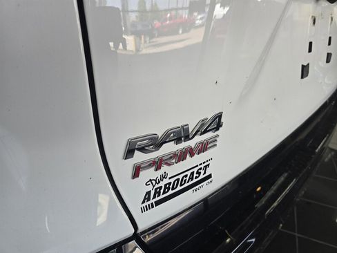 Used 2021 Toyota RAV4 SE w/ Weather & Moonroof Package AWD/4WD image 31