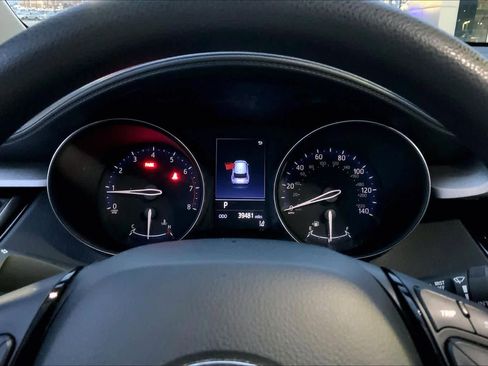 Used 2021 Toyota C-HR LE image 24