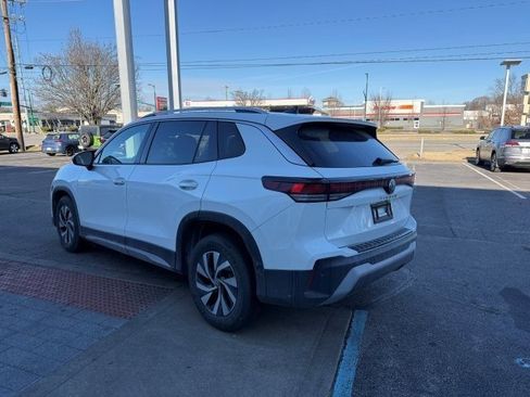 Used 2025 Volkswagen Tiguan S image 4