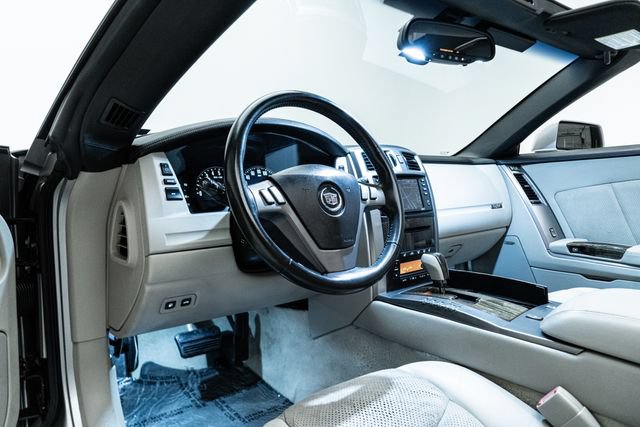 Used 2006 Cadillac XLR V RWD image 24