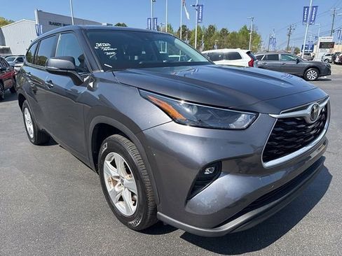 Used 2023 Toyota Highlander LE image 7