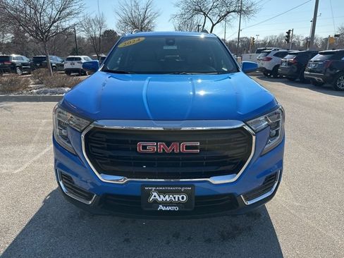 Used 2024 GMC Terrain SLE w/ Driver Convenience Package image 3