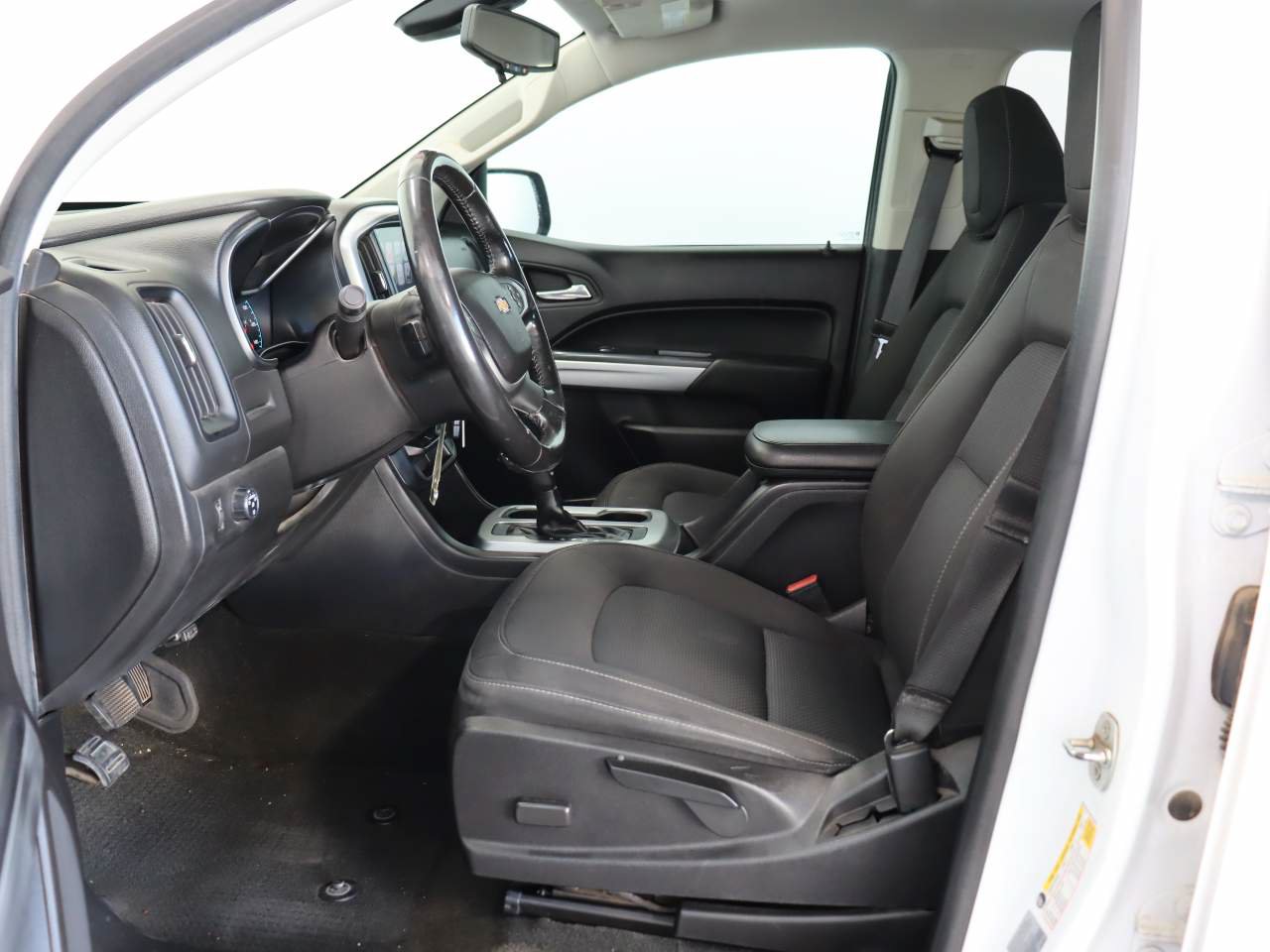 Used 2017 Chevrolet Colorado LT w/ LT Convenience Package RWD image 8